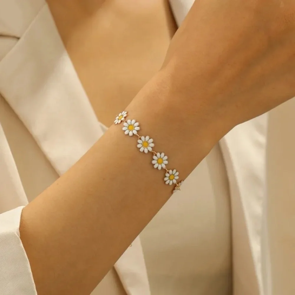 *LYRA* Gold x Yellow White Daisy Fashion Bracelet